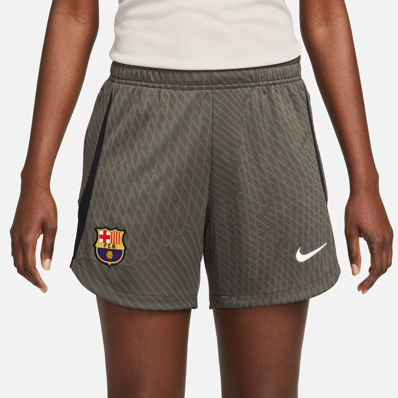 FC Barcelona Strike Nike Dri-FIT knit voetbalshorts voor dames - Groen