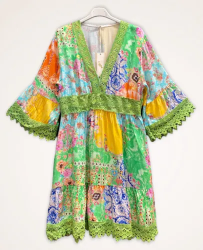 Kleurrijke boho vintage korte jurk met kant in GROEN brede mouwen