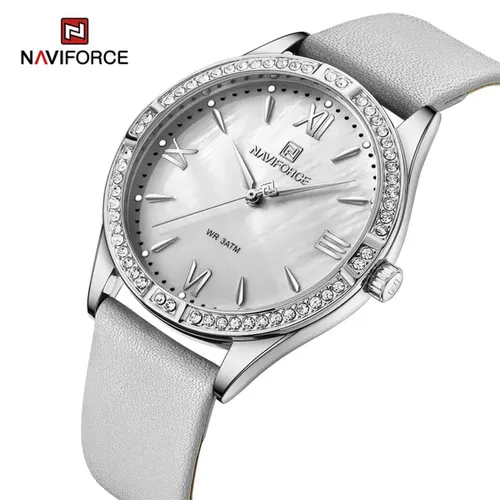 NAVIFORCE horloge met lichtgrijze lederen polsband, witte wijzerplaat en zilveren horlogekast voor dames met stijl ( model 5038 SW )