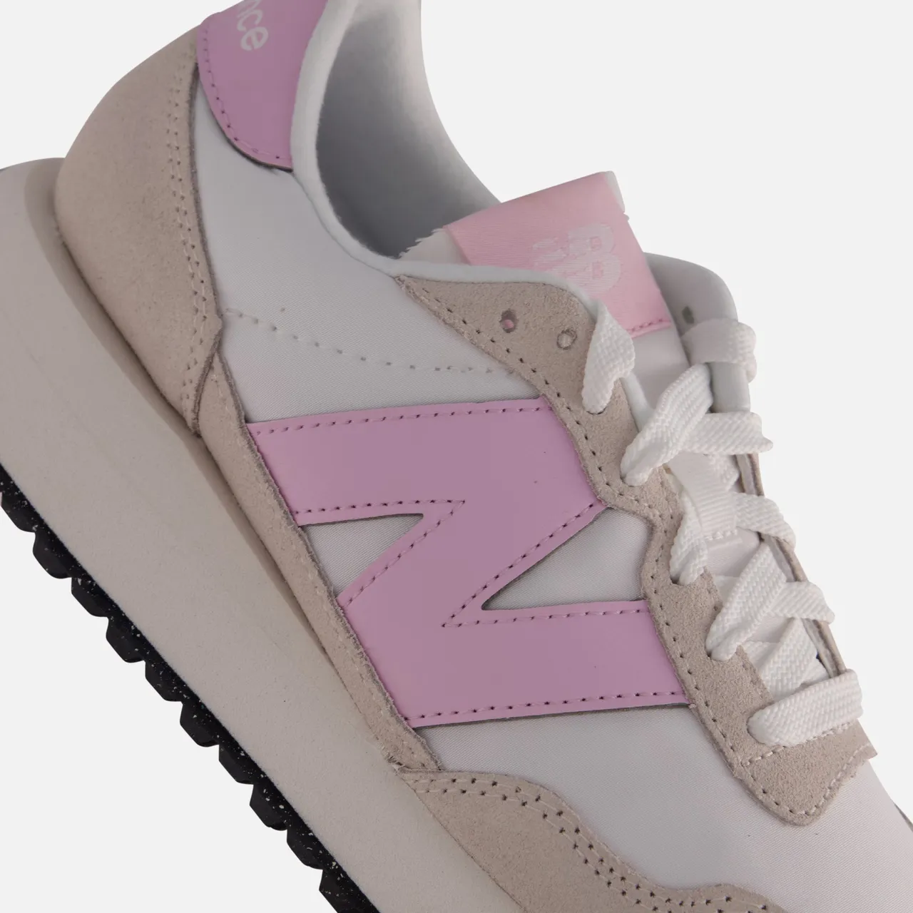 New Balance 237 Running Sneaker wit Suede