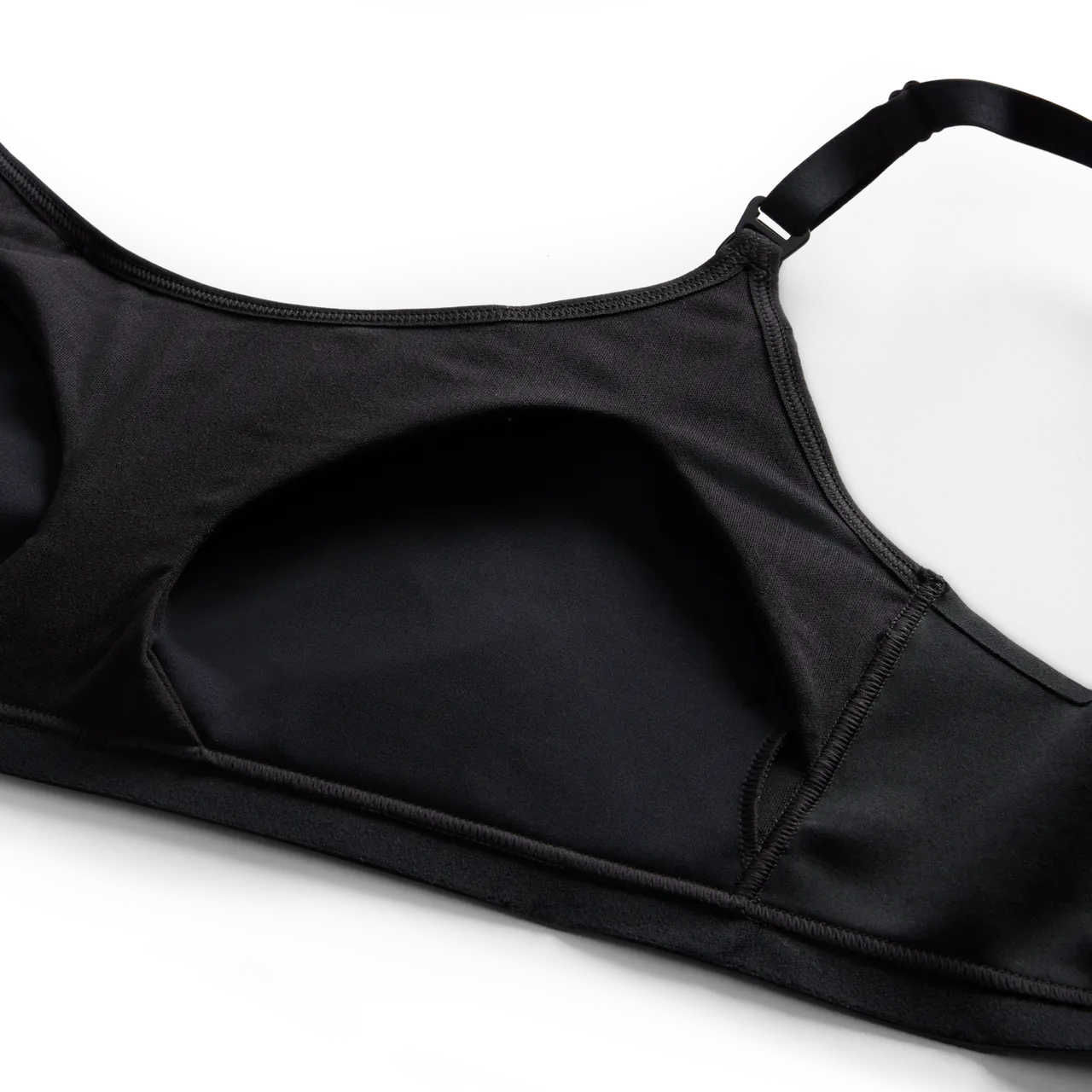 Nike Alate (M) sport-bh voor borstvoeding met lichte ondersteuning en lichte voering (zwangerschapskleding) - Zwart