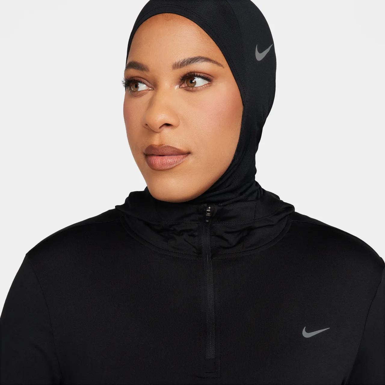 Nike Dri-FIT Swift Element UV hardloopjack met capuchon voor dames - Zwart