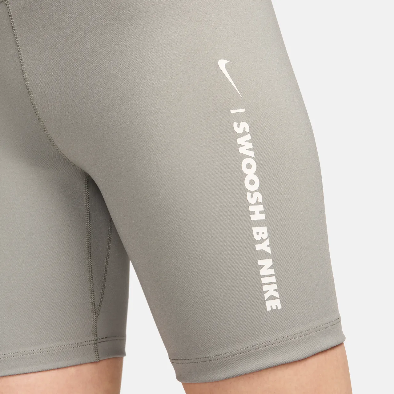 Nike One bikeshorts met hoge taille voor dames (18 cm) - Grijs