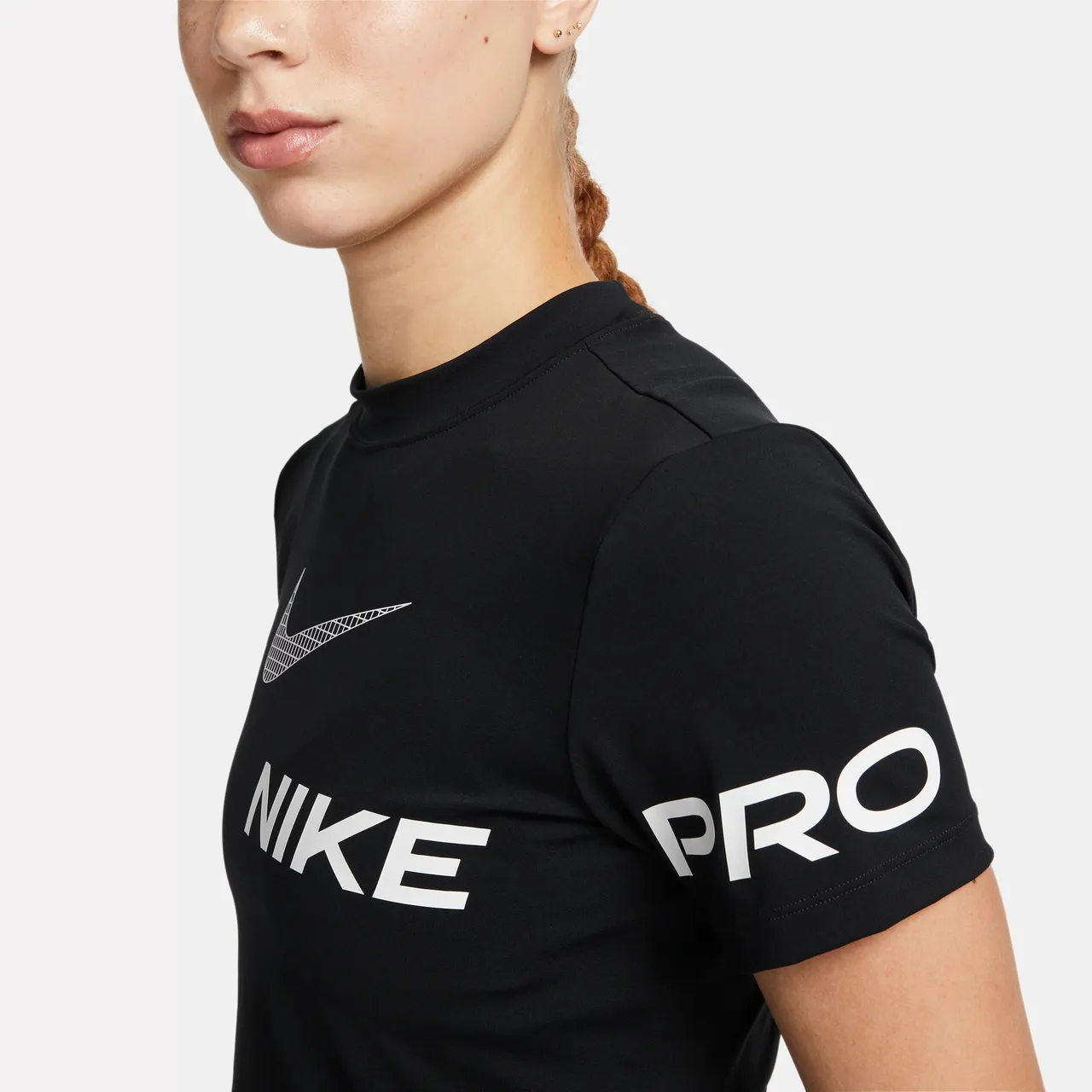 Nike Pro Dri-FIT Korte trainingstop met graphic en korte mouwen voor dames - Zwart