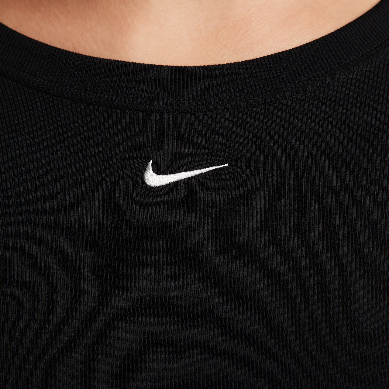 Nike Sportswear Chill Knit aansluitende top met mini-rib, lange mouwen en een diep uitgesneden rug voor dames - Zwart
