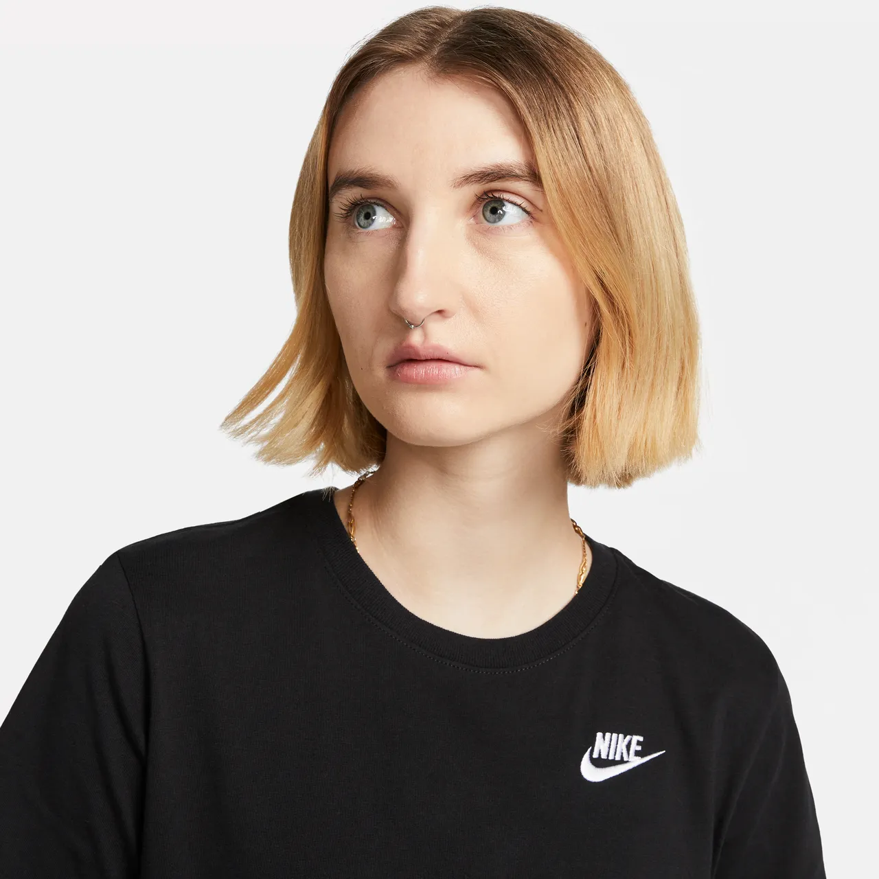 Nike Sportswear Club Essentials T-shirt voor dames - Zwart