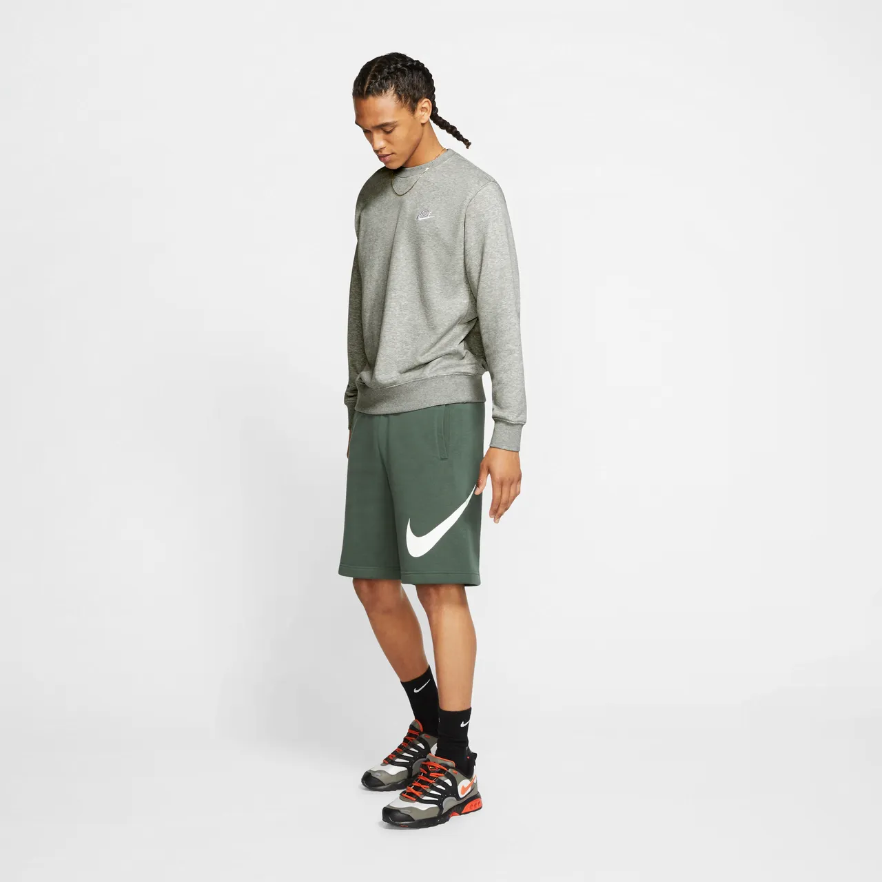 Nike Sportswear Club Herenshirt van sweatstof met ronde hals - Grijs