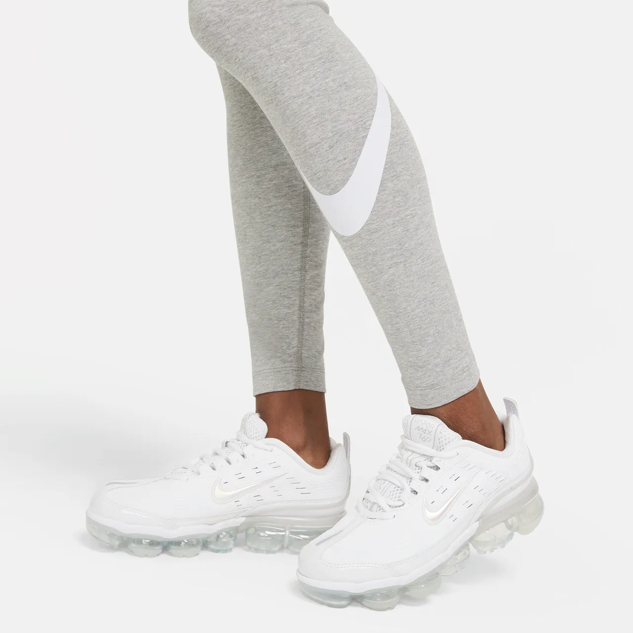 Nike Sportswear Essential Legging met halfhoge taille en Swoosh voor dames - Grijs