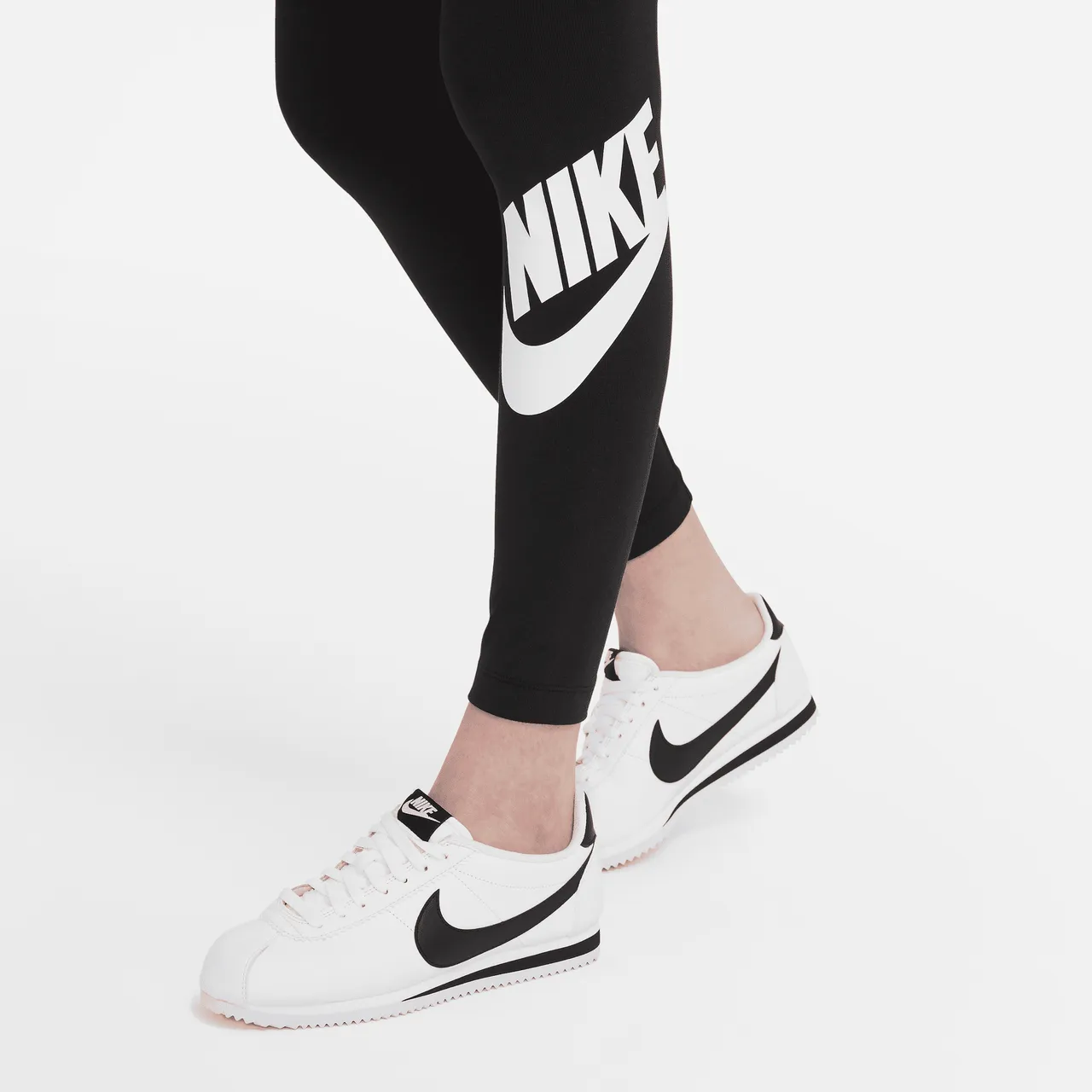 Nike Sportswear Essential Legging met hoge taille en logo voor dames - Zwart
