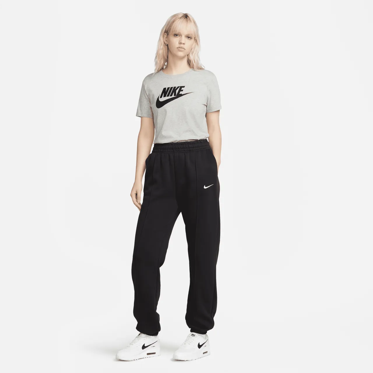 Nike Sportswear Essentials T-shirt met logo voor dames - Grijs