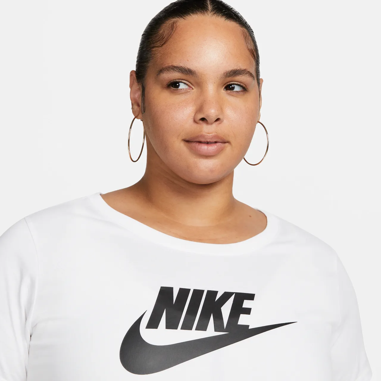 Nike Sportswear Essentials T-shirt met logo voor dames (Plus Size) - Wit