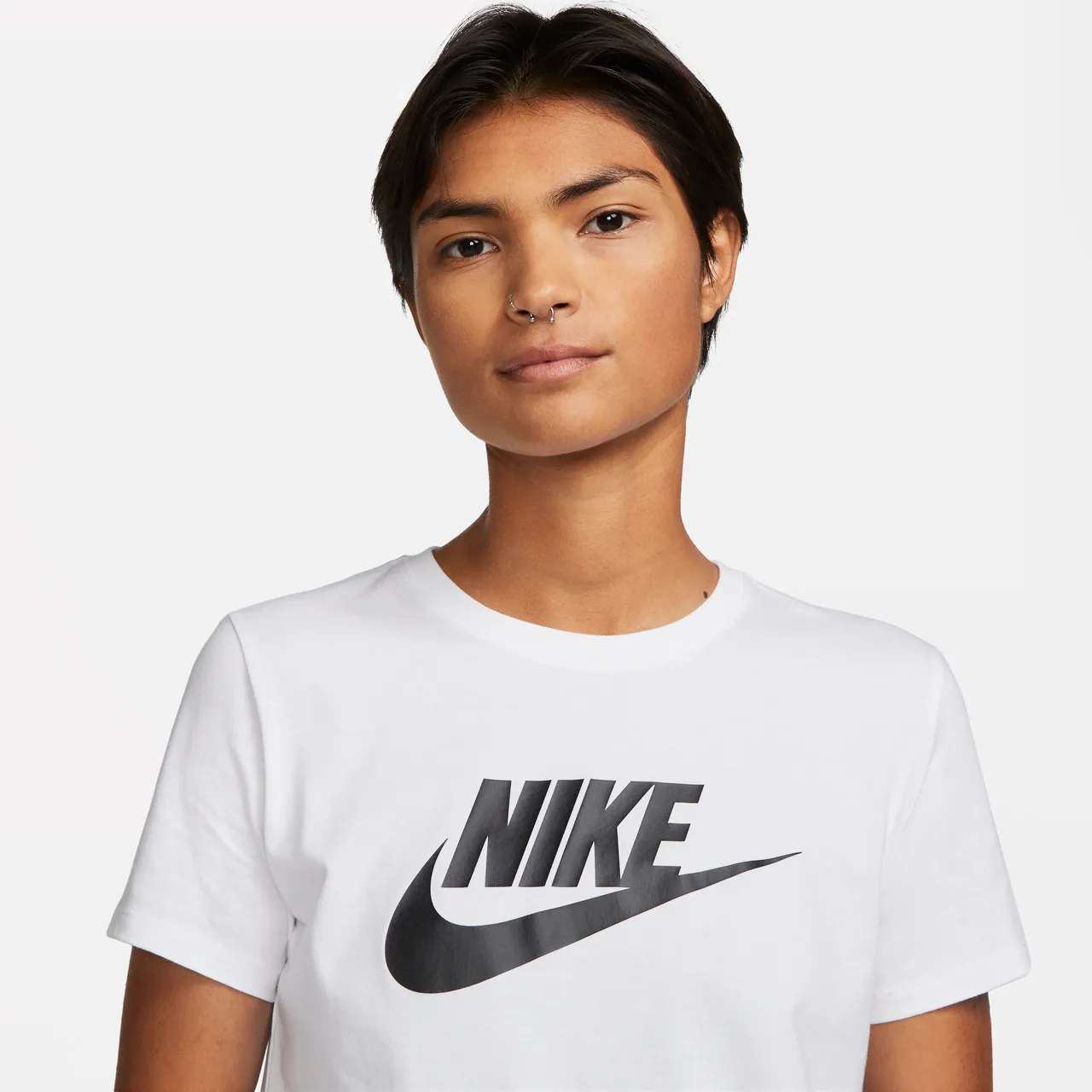 Nike Sportswear Essentials T-shirt met logo voor dames - Wit