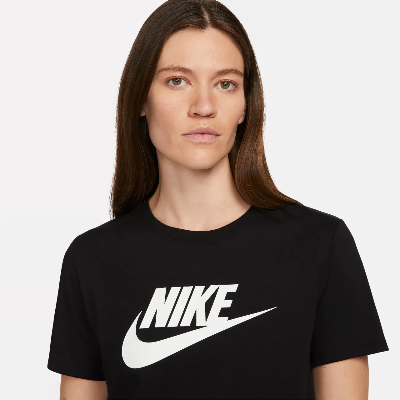 Nike Sportswear Essentials T-shirt met logo voor dames - Zwart