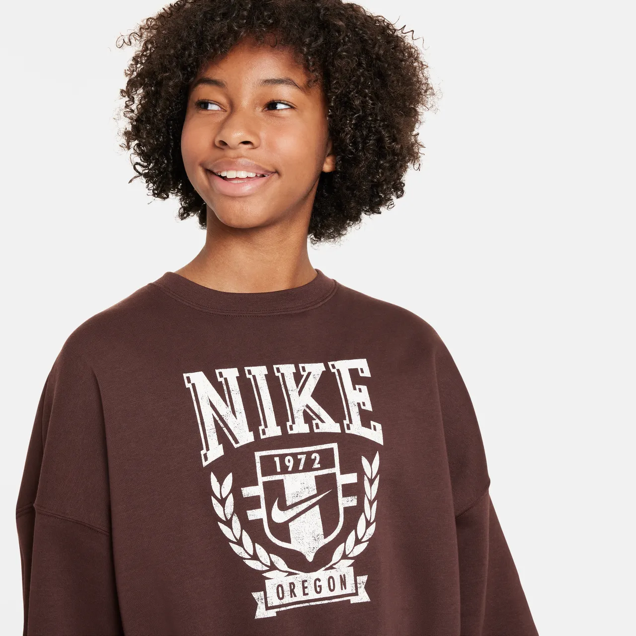 Nike Sportswear oversized sweatshirt van fleece met ronde hals voor meisjes - Bruin