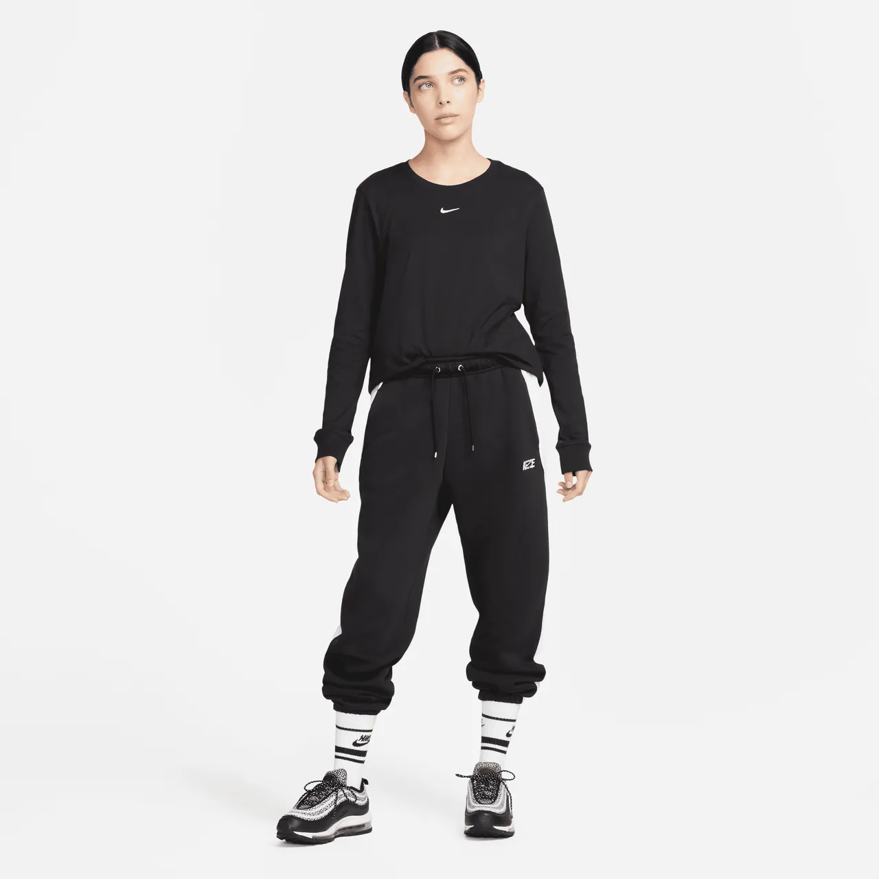 Nike Sportswear Premium Essentials T-shirt met lange mouwen voor dames - Zwart