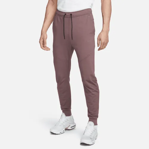 Nike Sportswear Tech Fleece Lightweight joggingbroek met aansluitende pasvorm voor heren - Bruin