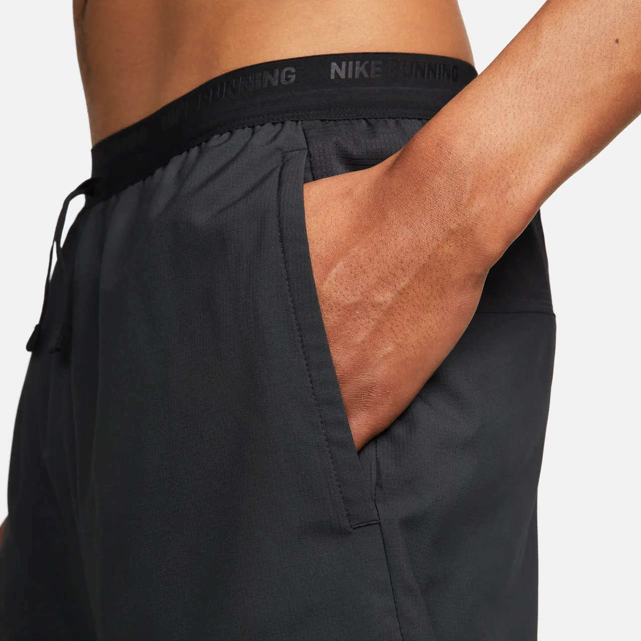 Nike Stride Dri-FIT 2-in-1 hardloopshorts voor heren (18 cm) - Zwart