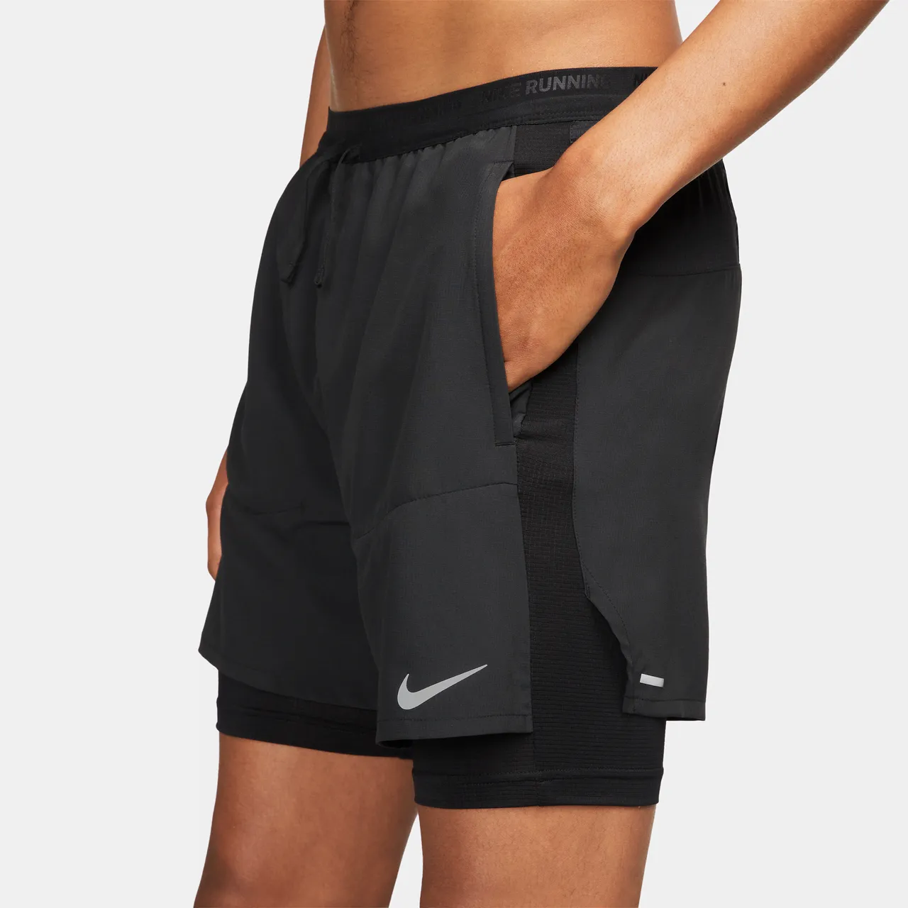 Nike Stride Dri-FIT hybride hardloopshorts voor heren (13 cm) - Zwart