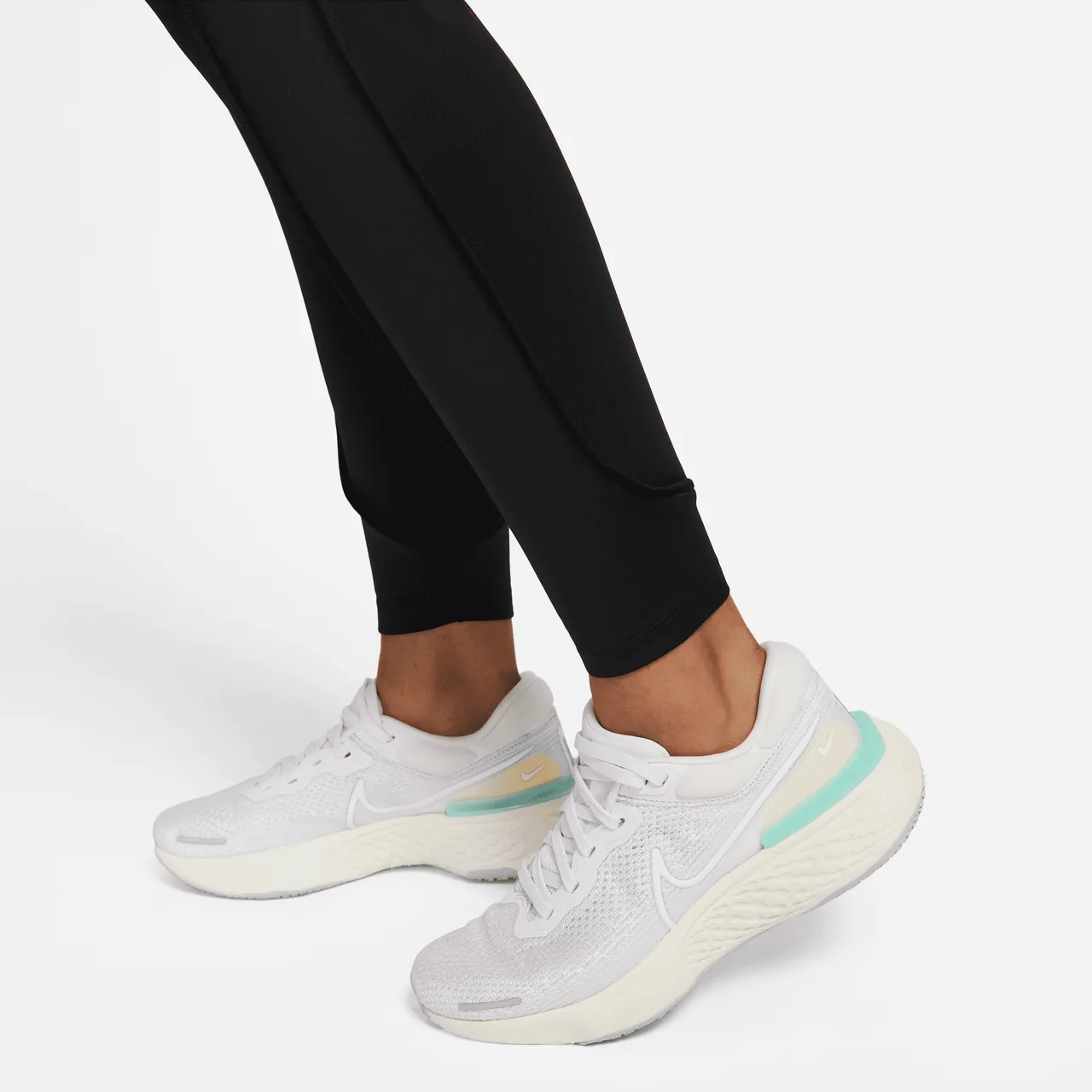 Nike Therma-FIT Essential Hardloopbroek voor dames - Zwart