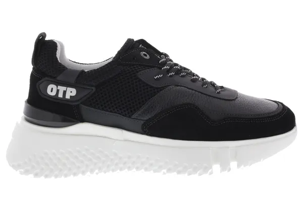 Off The Pitch Crunch Runner Sneakers