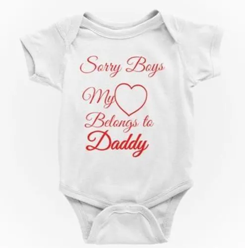 Passie voor stickers Baby rompertjes met tekst: Sorry boys my hearts belongs to daddy  86/92