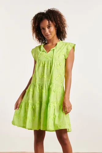 Smashed Lemon 24353 lime groene jurk met 3d bloemenstructuur