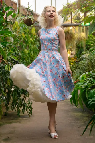 Topvintage exclusive ~ Adriana Floral swing jurk in lichtblauw