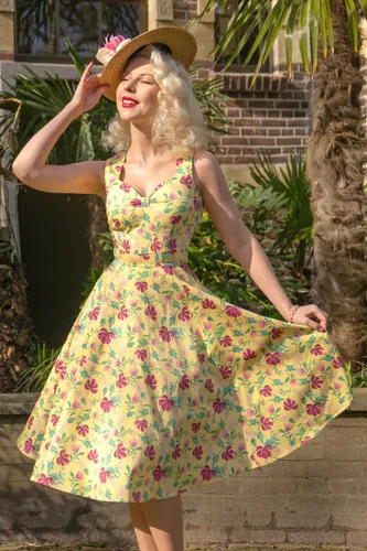 TopVintage exclusive ~ Eliane Floral swing jurk in lichtgeel